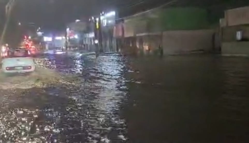 Chuva Causa Alagamentos Em Ruas E Avenidas De Teresina E Obriga